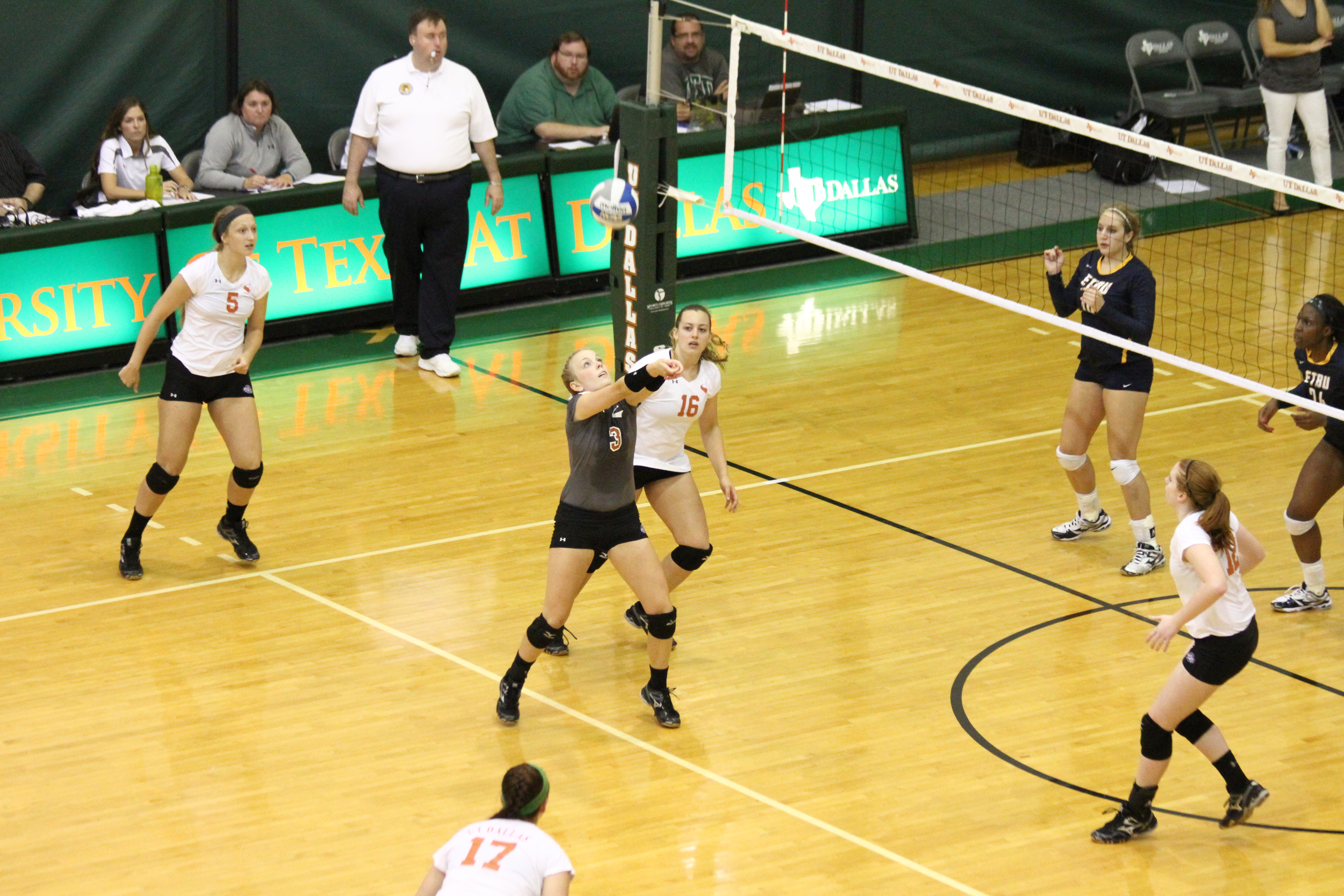 UTD V-Ball comes out on top over ETBU in tight match