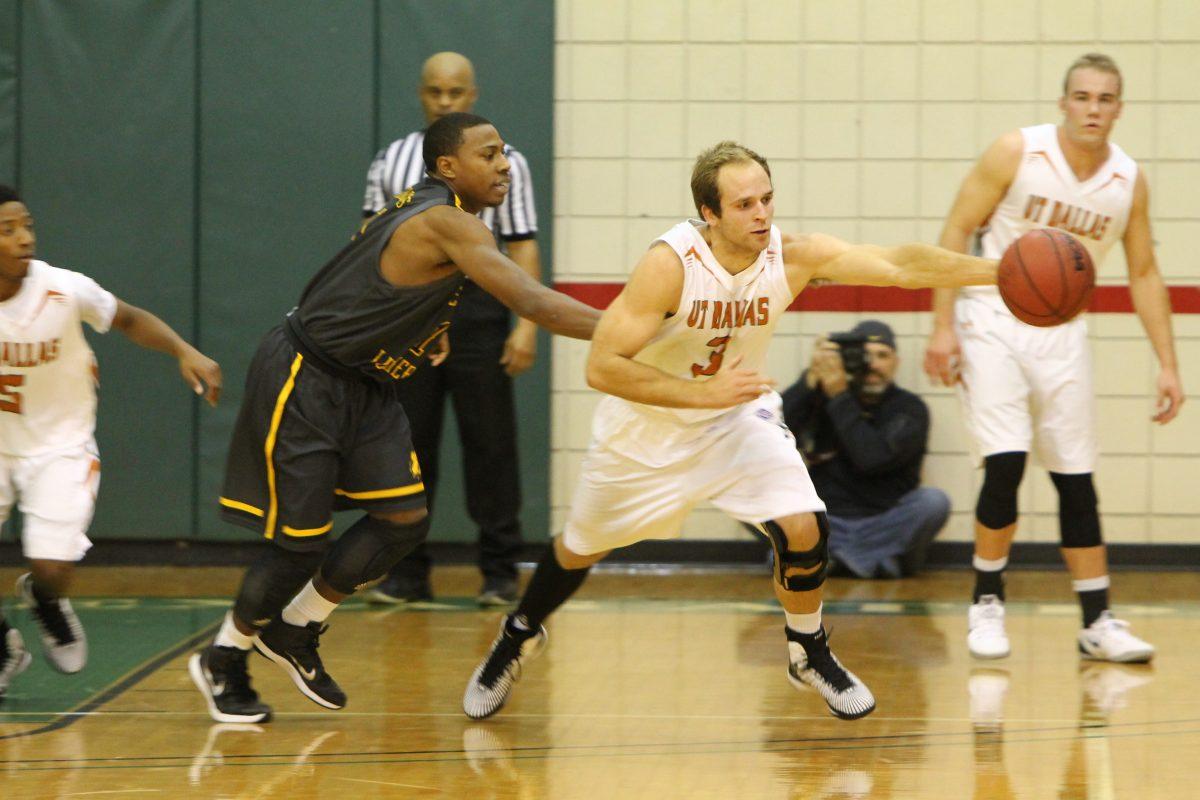 Men's basketball trounces Texas Lutheran in season opener