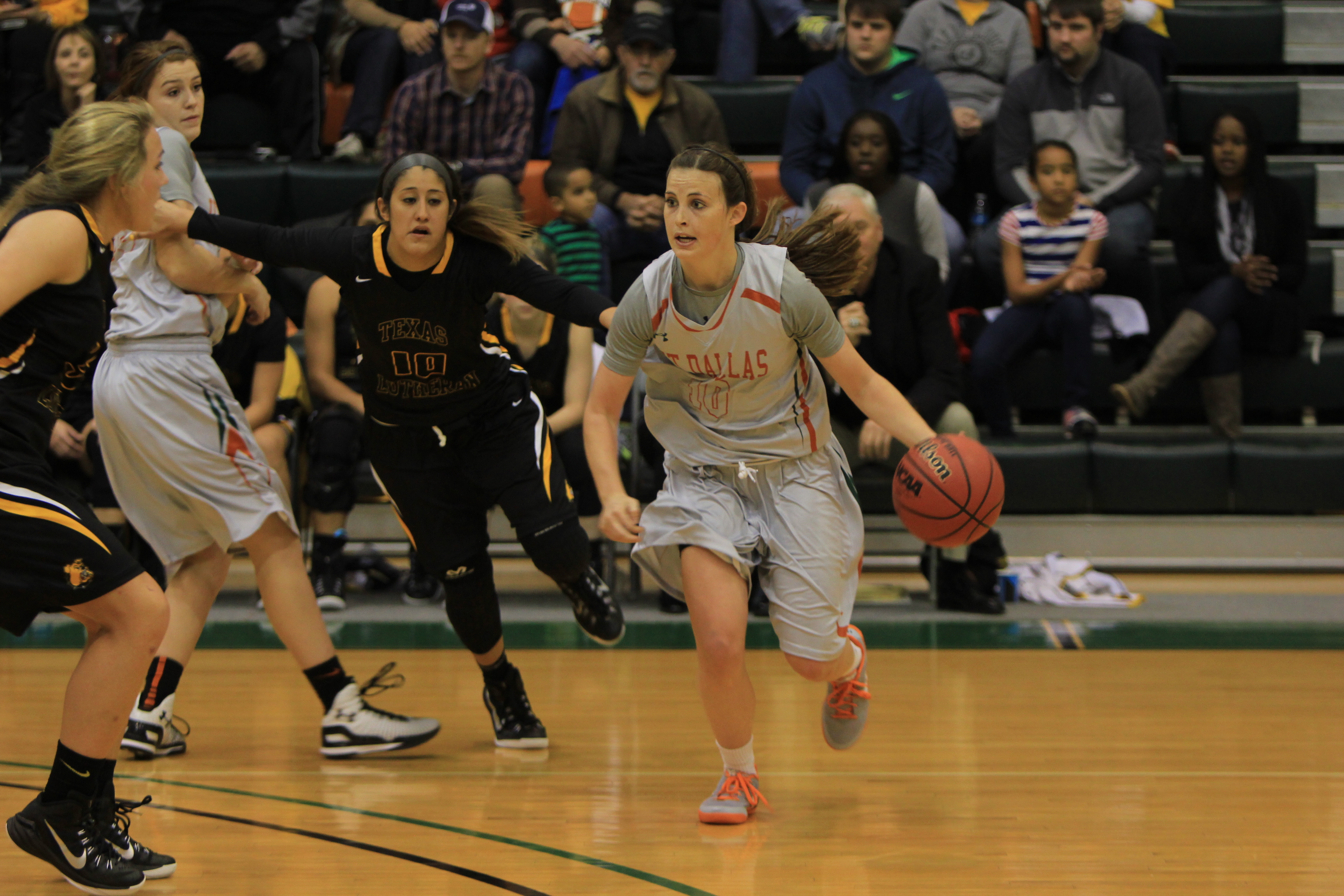 Women’s basketball survives season opener with close win