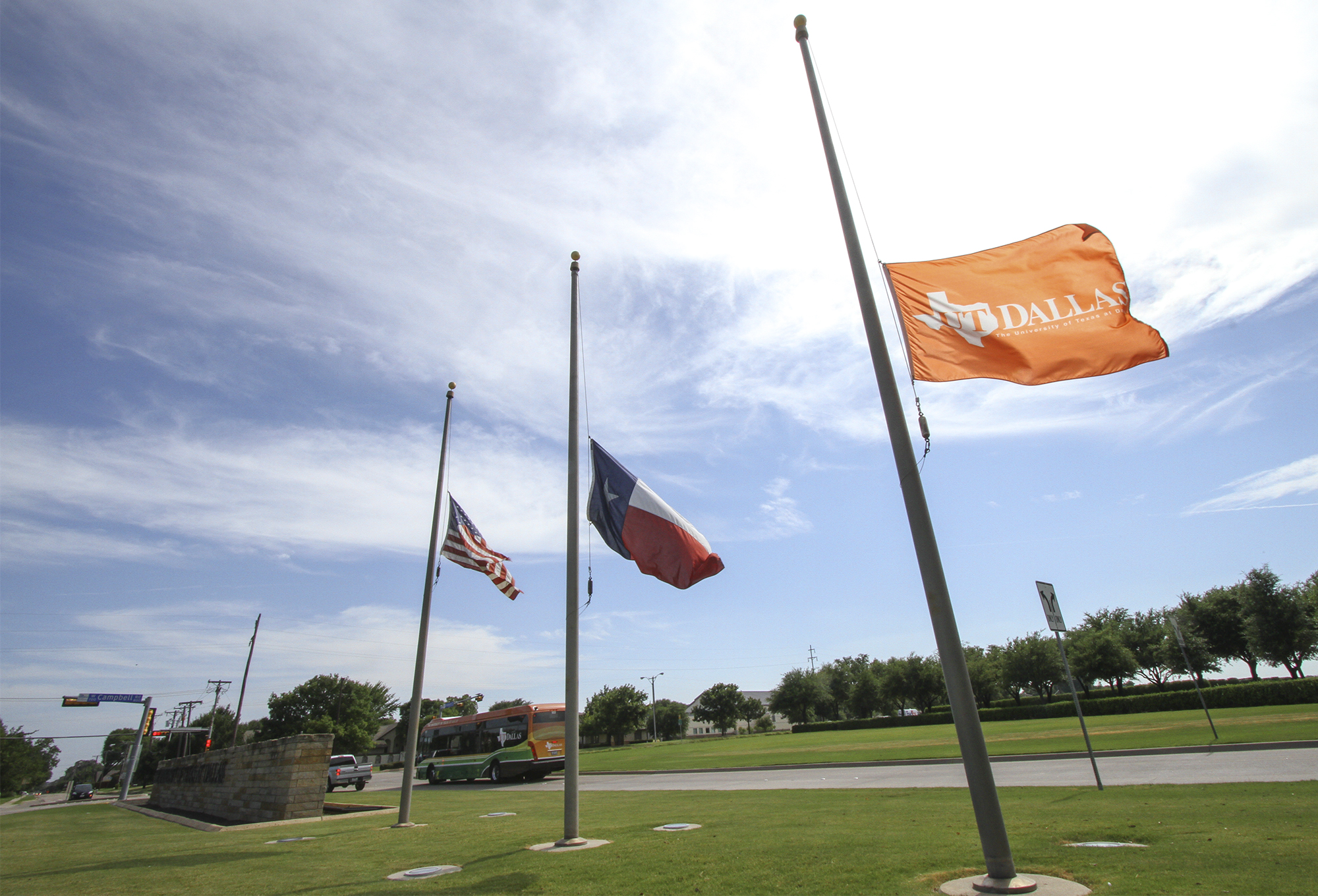 UTD alumna, students unharmed in Dallas shooting