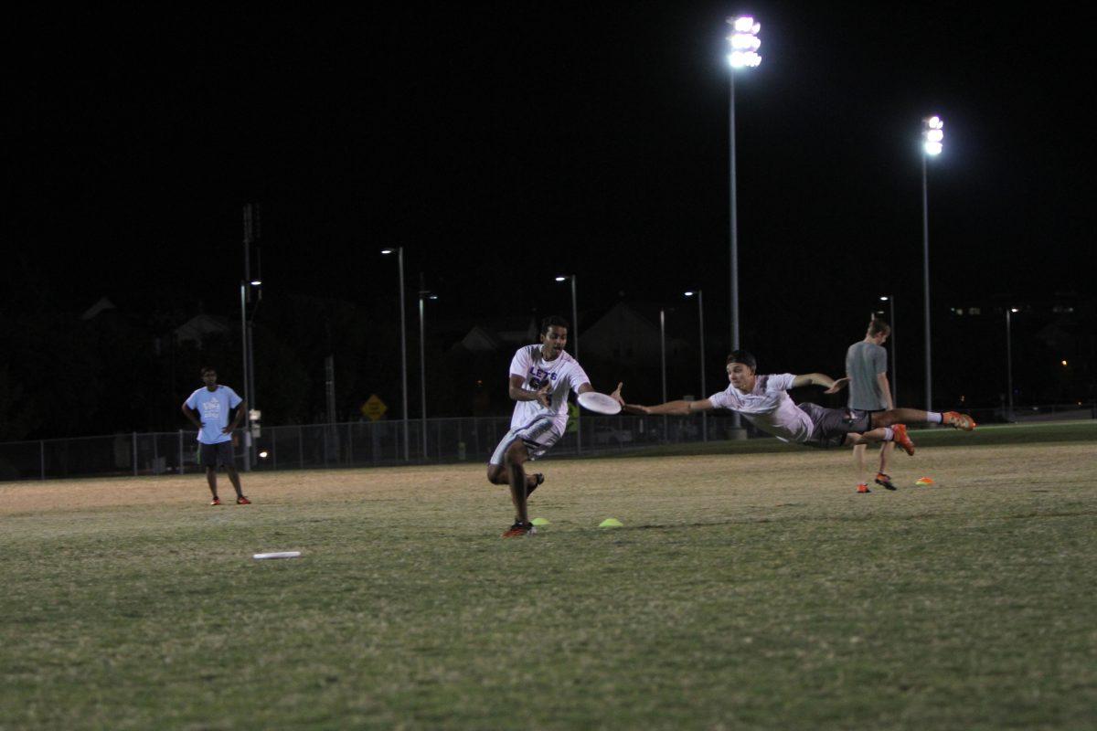 The men’s ultimate team gathers for a team practice on Oct. 28. The team is now able to field an A and B team as the sport’s popularity continues to grow. Photo by Yash Musalgaonkar | Mercury Staff.