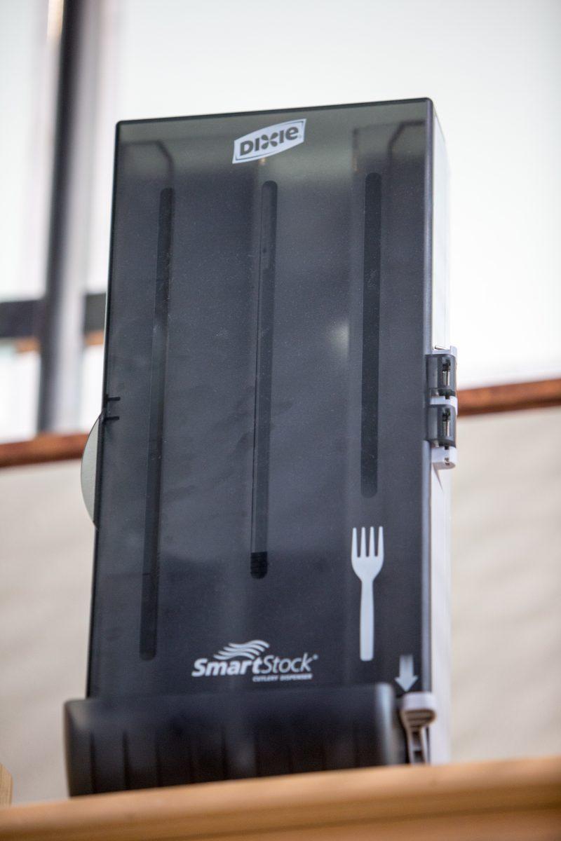 After students voiced their concerns about the missing utensil dispensers, SU faculty moved them back to their original locations. Photo by William Legrone | Mercury Staff.