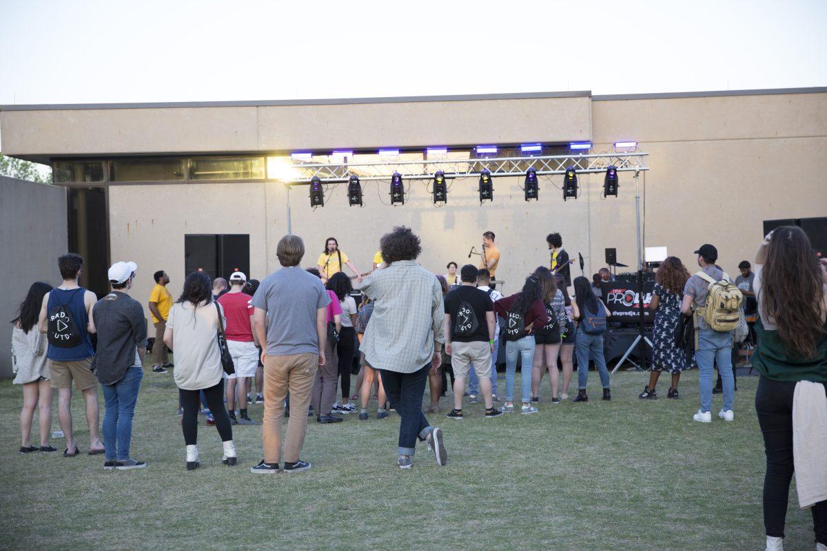 On April 11, RadioUTD celebrated its 15th anniversary with band Luna Luna at the Sweet Fifteen Fest. Students gathered at the SU Green for boba, free merchandise and tarot readings. Photo by Shamika Patel | Mercury Staff.