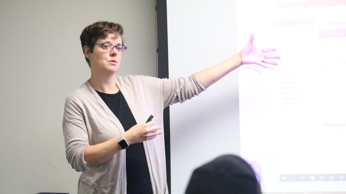 Distinguished Fellowships Advisor Beth Keithly explains the basic ideas behind the Graduate Student Assembly, which aims to foster communication among graduate students with varying backgrounds and ages. Photo by Xiang Li | Mercury Staff.