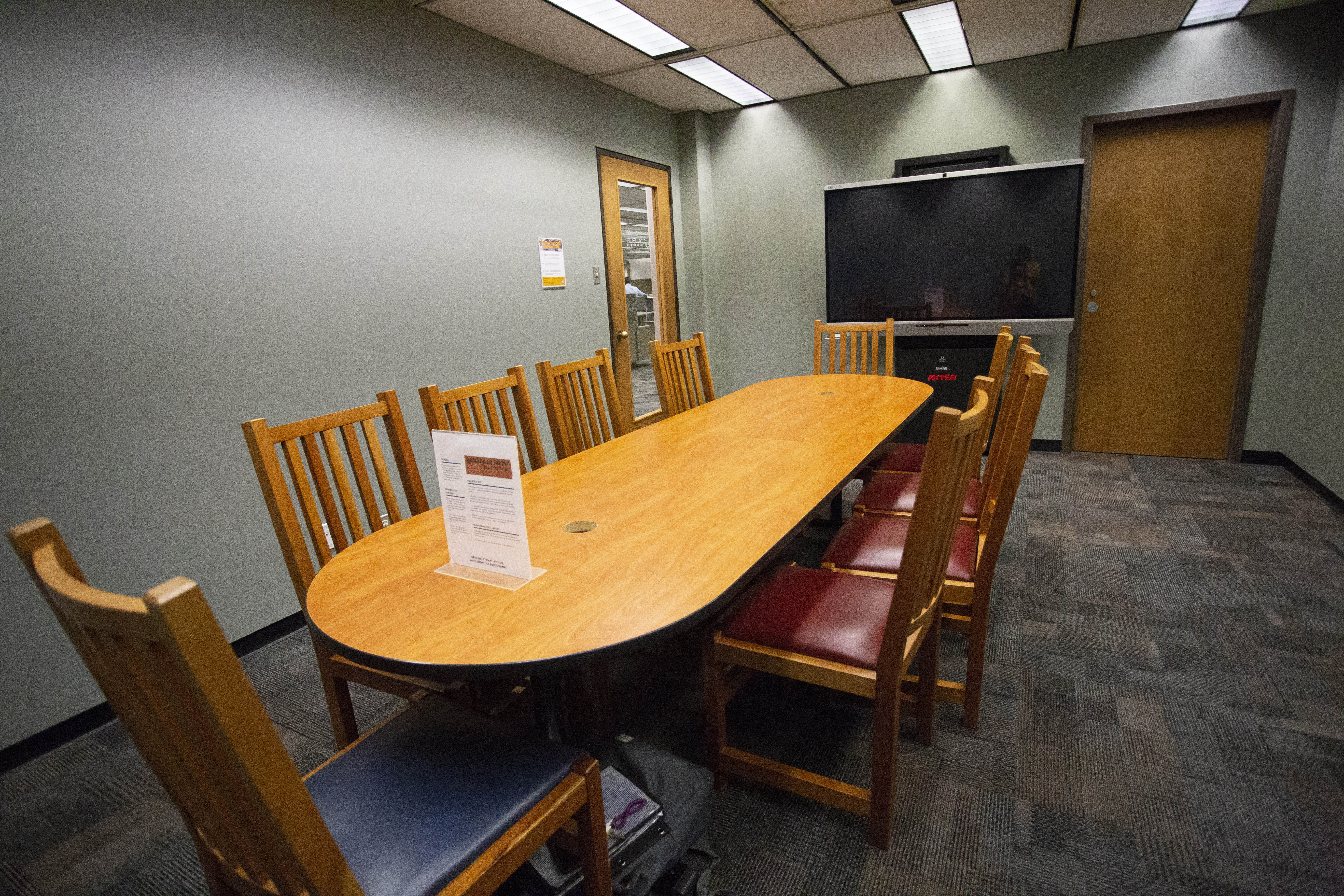 McDermott Library adds smart rooms