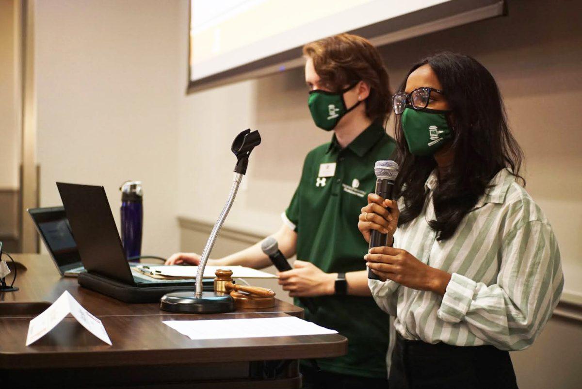 Academic Affairs Chair Kruthi Kanduri presents de-densification resolution to Student Government. Photo by Leah Joseph | Mercury Staff