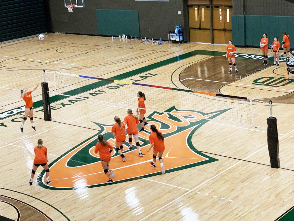 UTD's volleyball team runs practice drills on Friday, Oct. 29, preparing for the ASC Conference tournamnet next weekend. Photo by Tyler Burkhardt | Editor-In-Chief