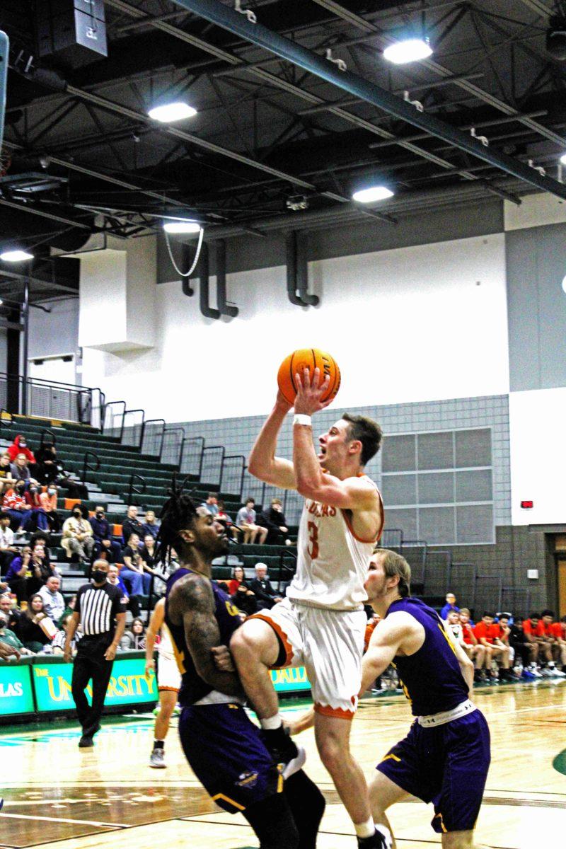 Freshman gaurd Luke Kiser goes for a layup in the Feb. 10 victory over Hardin-Simmons. Photo by Adamaris Dominguez | Mercury Staff