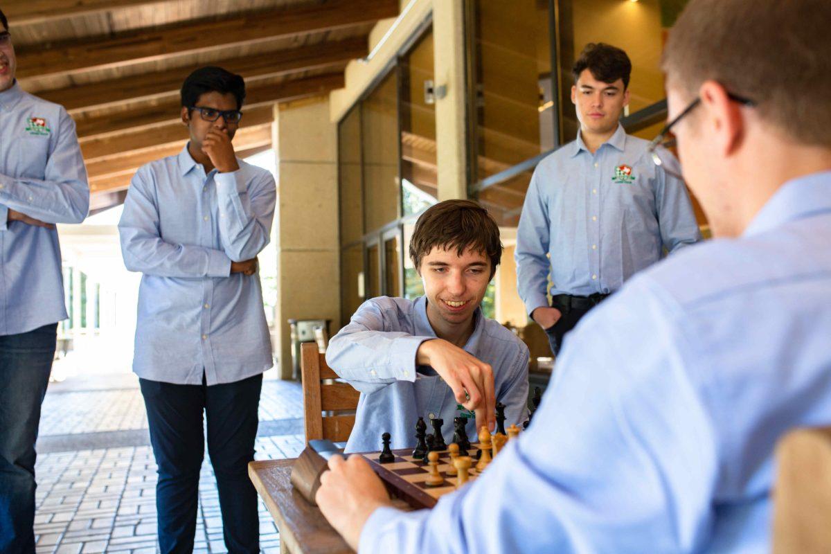 Brodsky plays against a fellow teammate outside the Student Union while other
teammates look on. With a return to in person classes, the team hopes to hold an
in person intramural for the community at large to participate in later in spring. Photo courtesy of Audrey Ruliawan