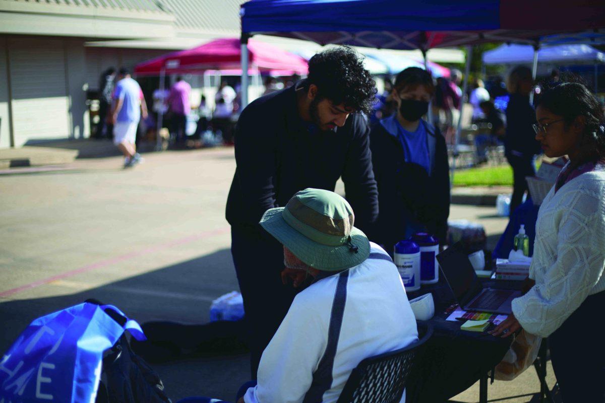 Students from Hearts for the Homeless
provide blood pressure tests to people. Photo by Zain Khan | Mercury Staff