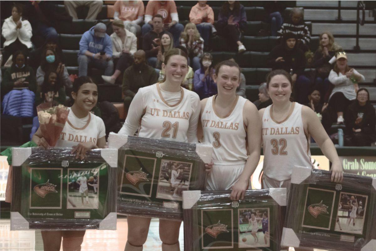 From left to right: Jordan Maxell, Diane Hurst, Maddie Edler and Lauren Fulenwider. Photo by André Averion | Mercury Staff