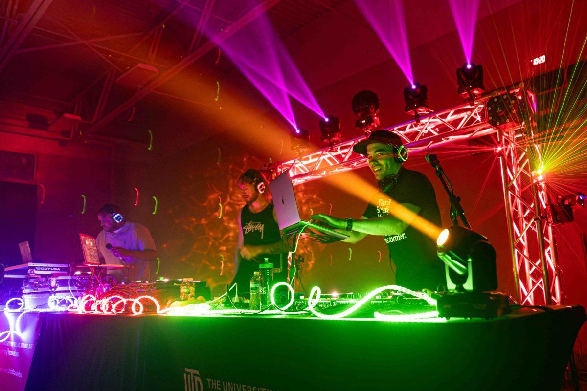 The Silent Disco took UTD by storm, with DJs transmitting music directly into wireless headphones, creating an immersive and unique environment filled with dancing and energy for the over 100 Comets that showed up.
Photo By Kazi Shafin | Photo Editor