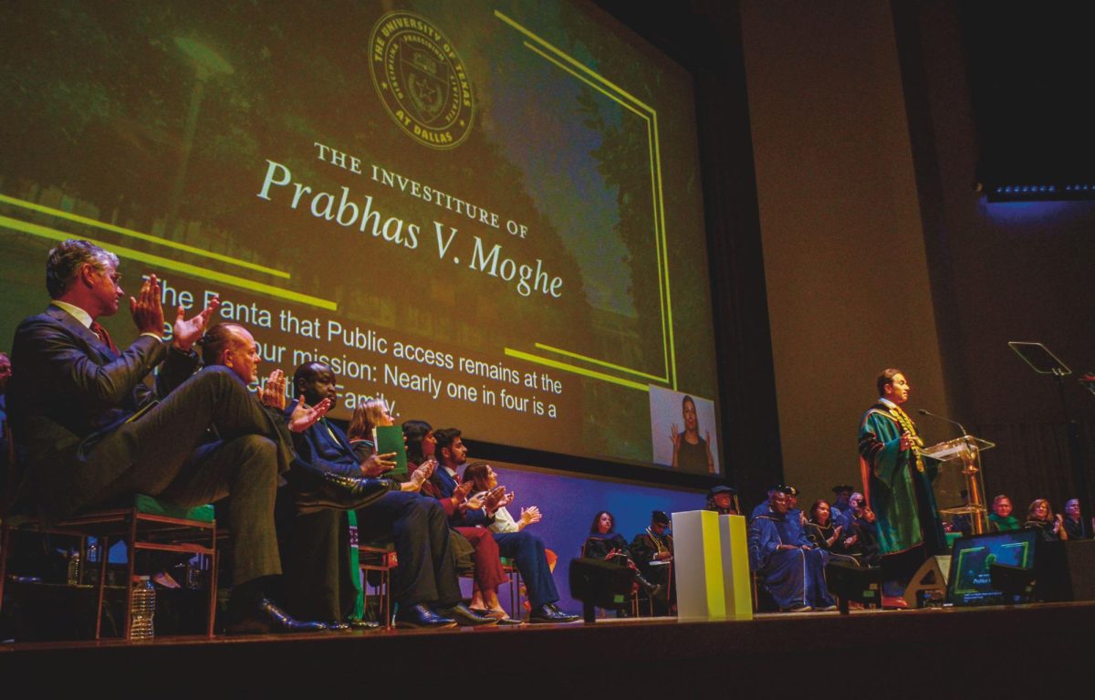 President Moghe gives a speech at the investiture ceremony. 