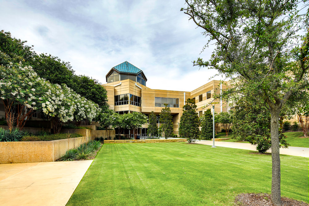 Image of the UTD Administration Building. 